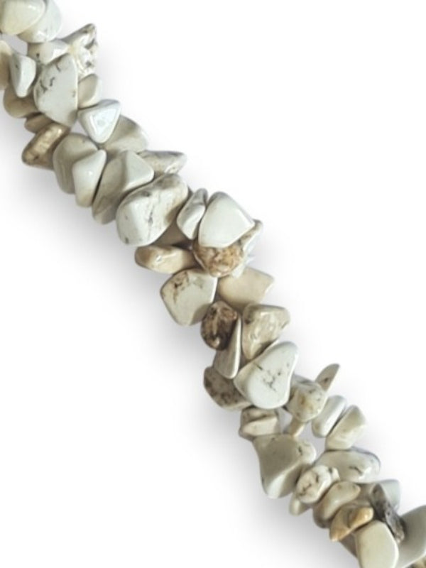 Semi - Precious Stone Beads - Small Chips, Howlite, ±5 - 8 mm