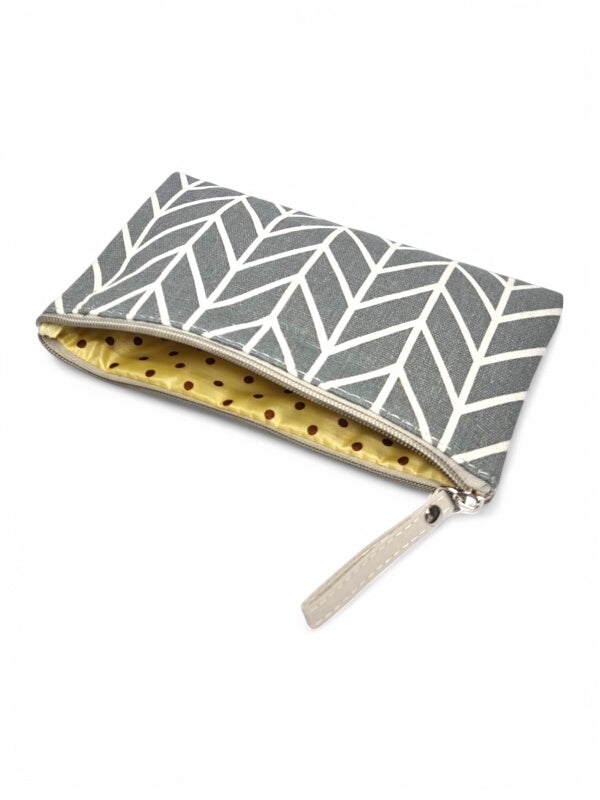 Cosmetic BAG - LIGHT GREY - ARROW Pattern - ±13.5×22×1 Cm - Image 2
