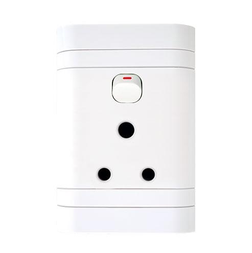 Lesco Single Three-Pin Wall Plug White H100xW50 - Vertical Switch