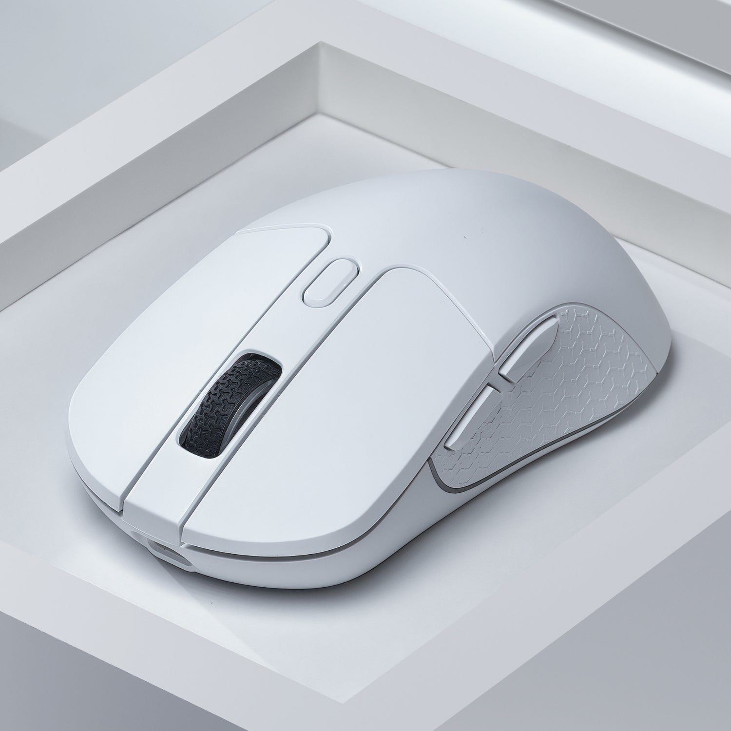 Keychron M3 RGB Wireless Optical Mouse - White - alternate product view 4