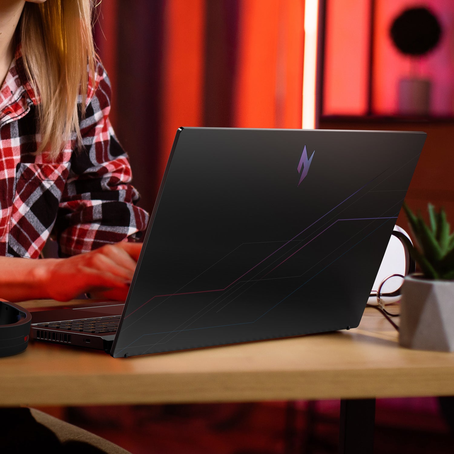 ACER NITRO V 15 Gaming Laptop 15.6" - AMD Ryzen 7 - 16GB - 512GB - RTX 5050 8GB - Windows 11 Home - alternate product view 8