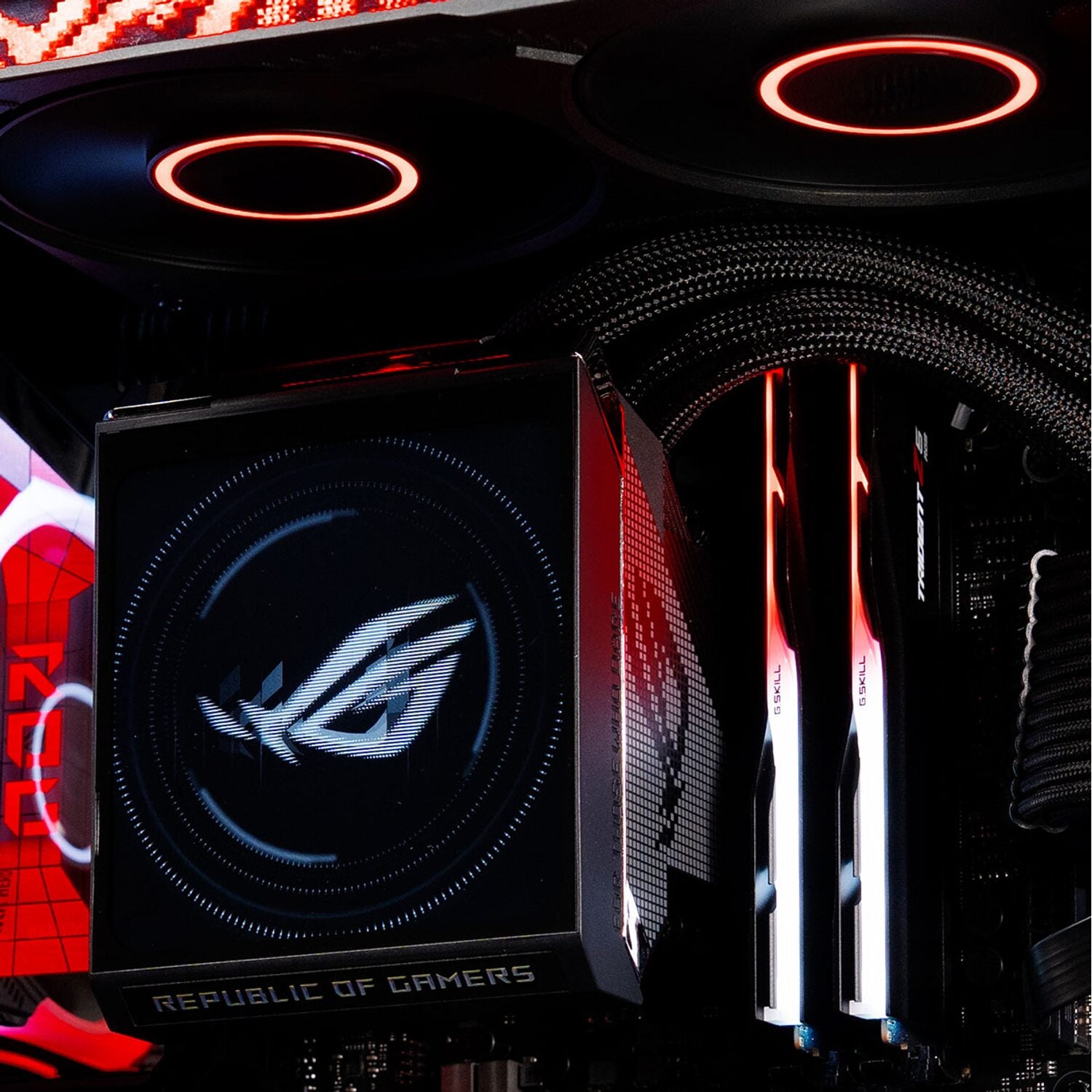ASUS ROG Strix SLC IV 360 ARGB LCD Liquid CPU Cooler - Black - alternate product view 5