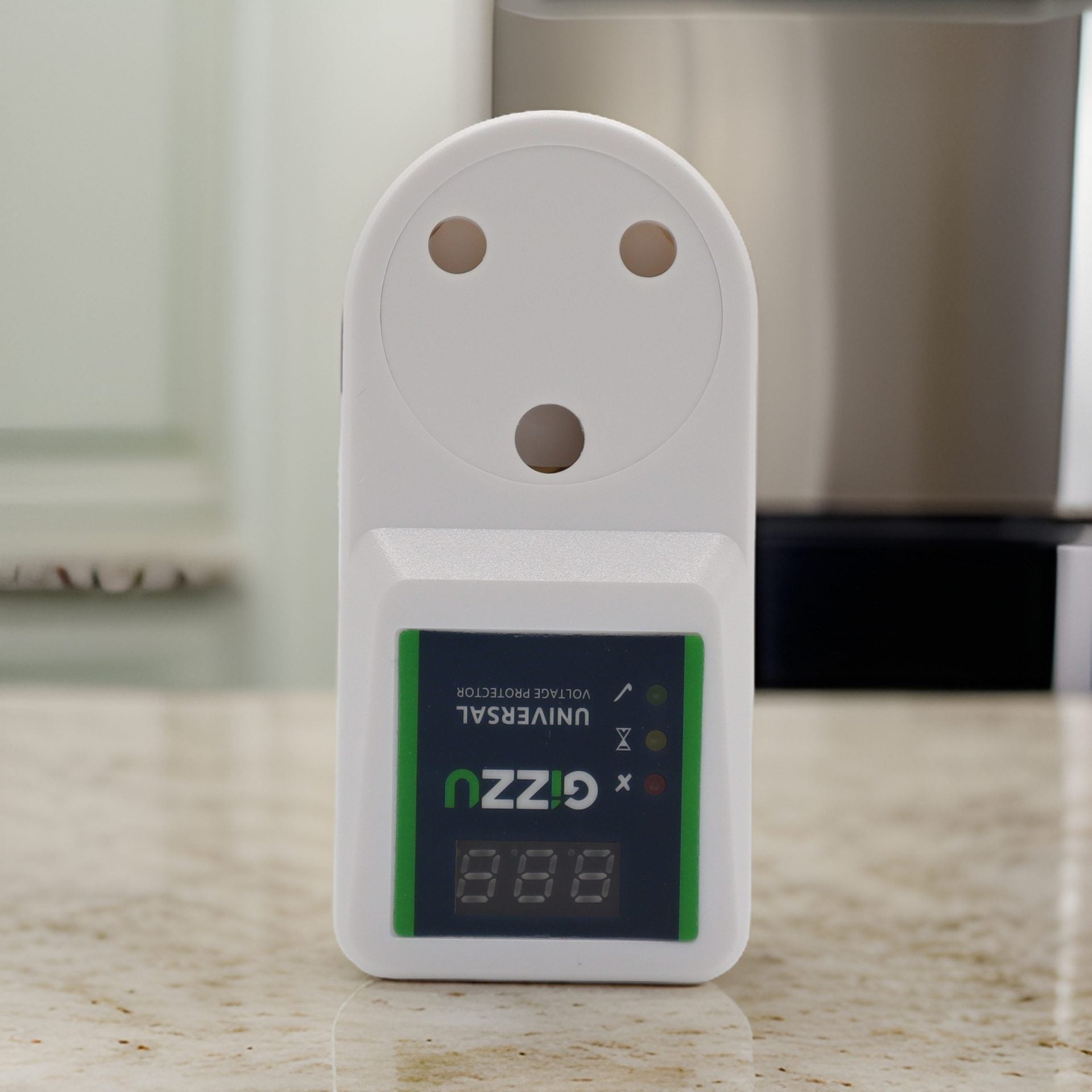 Gizzu Voltage Protector 16A - alternate product view 3